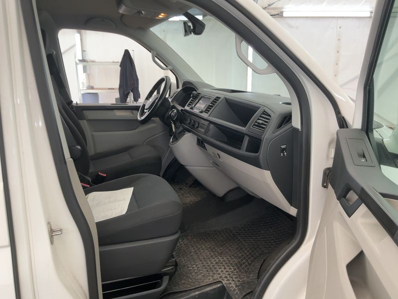 Volkswagen T6 Kombi 2.0 TDI 4Motion 2016 – снимка 17