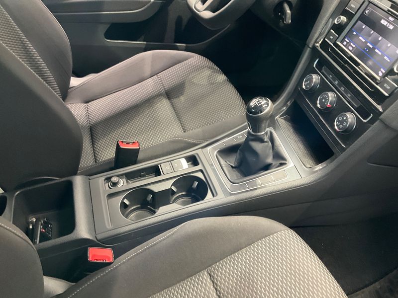Volkswagen Golf VII 1.6 TDI Trendline BlueMotion Tech 2018 – снимка 32