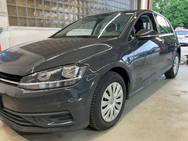 Volkswagen Golf VII 1.6 TDI Trendline BlueMotion Tech 2018 – снимка 2