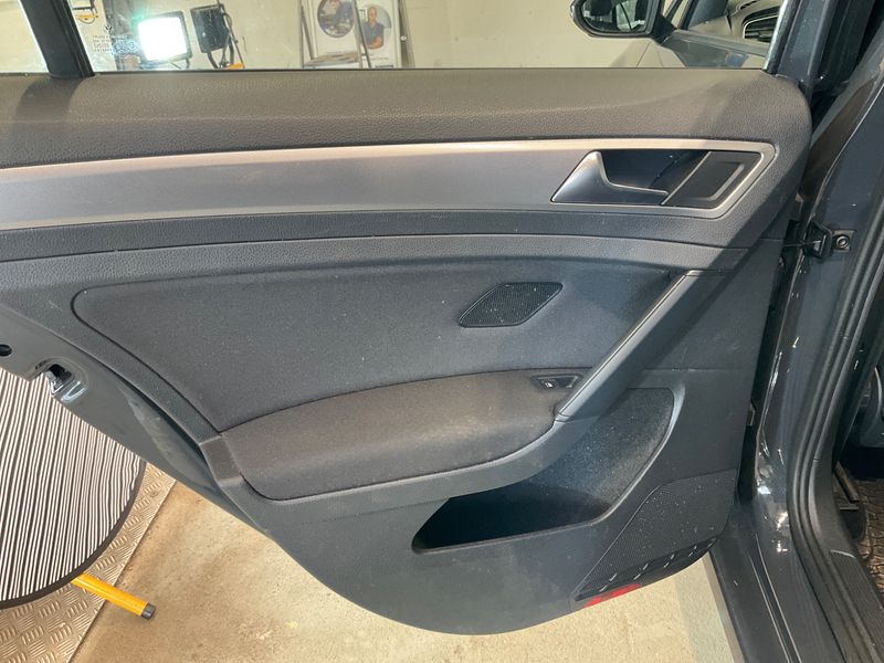 Volkswagen Golf VII 1.6 TDI Trendline BlueMotion Tech 2018 – снимка 34