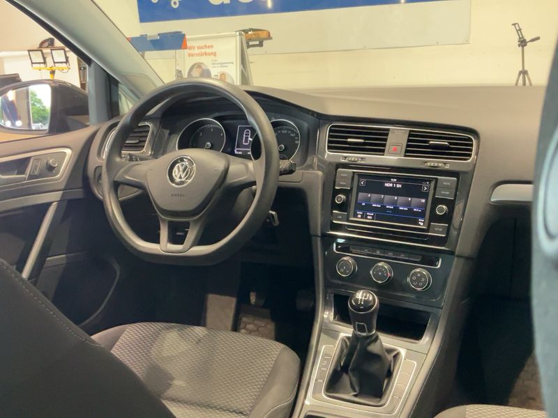 Volkswagen Golf VII 1.6 TDI Trendline BlueMotion Tech 2018 – снимка 18