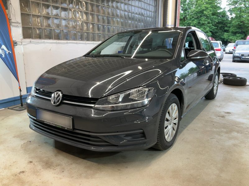 Volkswagen Golf VII 1.6 TDI Trendline BlueMotion Tech 2018 – снимка 1