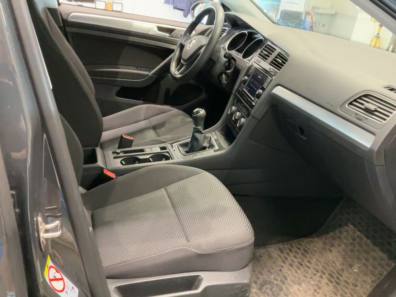 Volkswagen Golf VII 1.6 TDI Trendline BlueMotion Tech 2018 – снимка 17