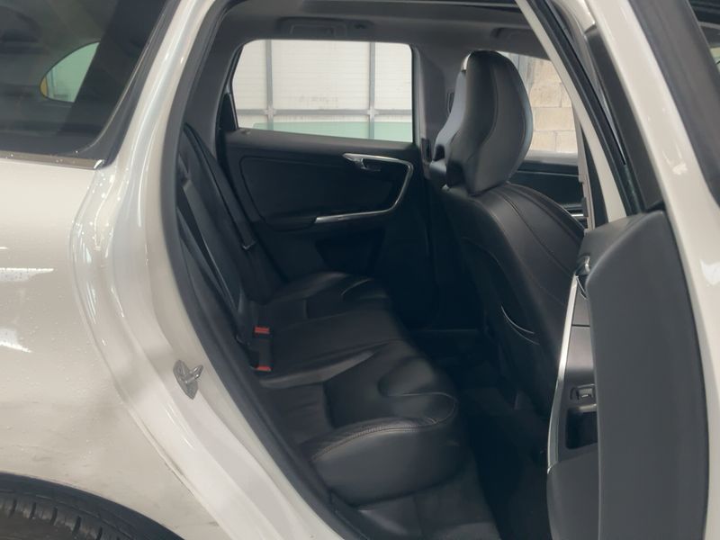 Volvo XC60 2.4 D4 Summum AWD 2017 – снимка 19