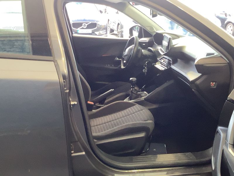 Peugeot 2008 1.2 PureTech Active Pack 2021 – снимка 16
