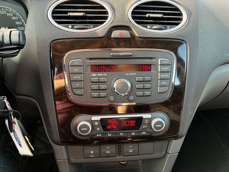 Ford Focus 1.8 TDCi Ghia 2009 – снимка 19