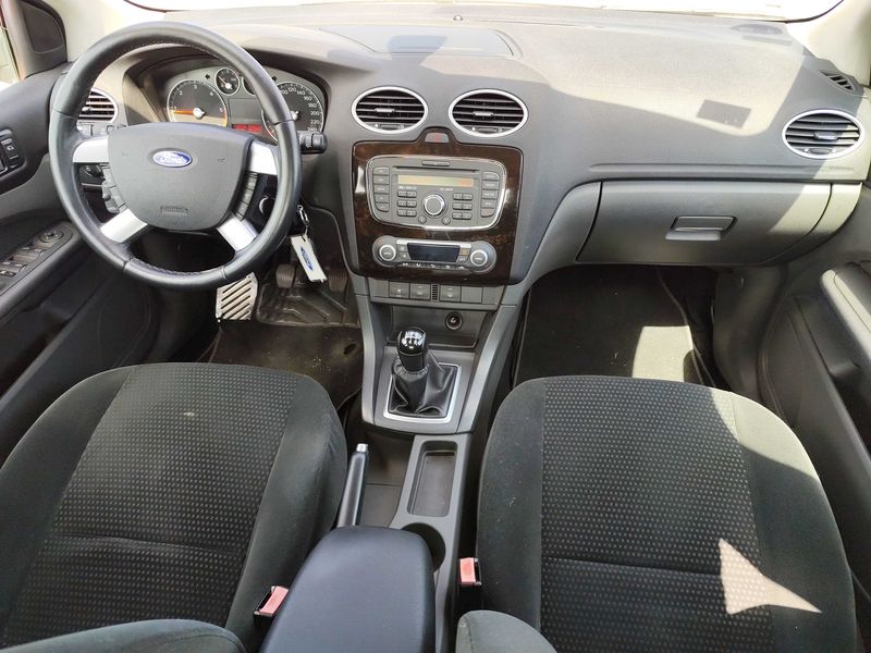 Ford Focus 1.8 TDCi Ghia 2009 – снимка 11
