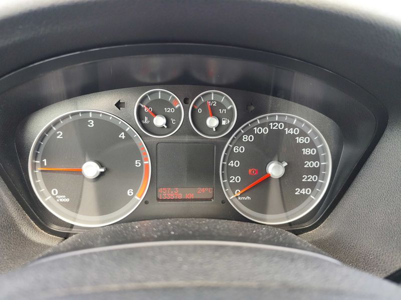 Ford Focus 1.8 TDCi Ghia 2009 – снимка 12