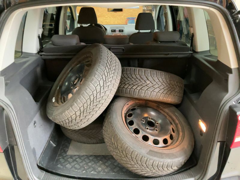 Volkswagen Touran 2.0 TDI Comfortline 2010 – снимка 16