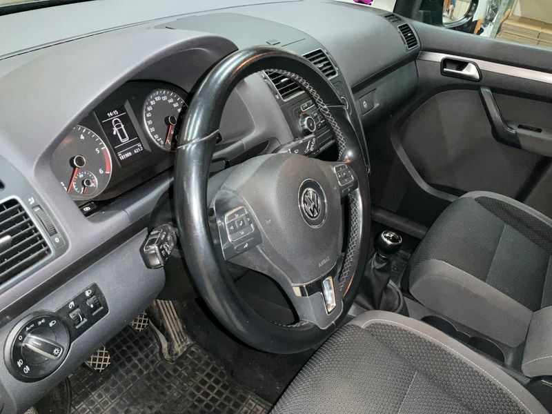 Volkswagen Touran 2.0 TDI Comfortline 2010 – снимка 36