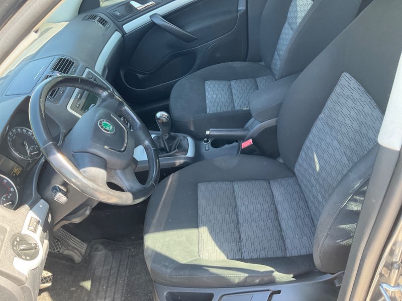 Skoda Octavia 1.6 Ambiente 2009 – снимка 3