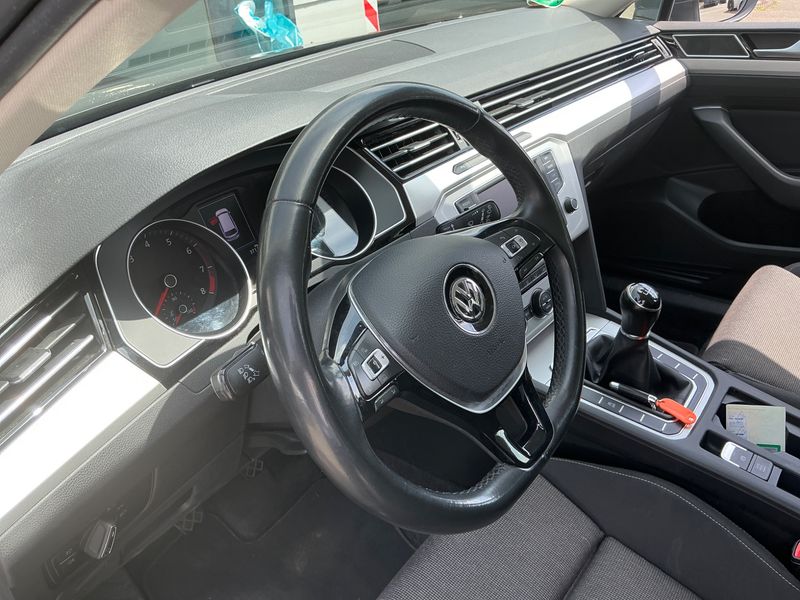 Volkswagen Passat 1.4 TSI Comfortline BlueMotion Tech 2017 – снимка 31