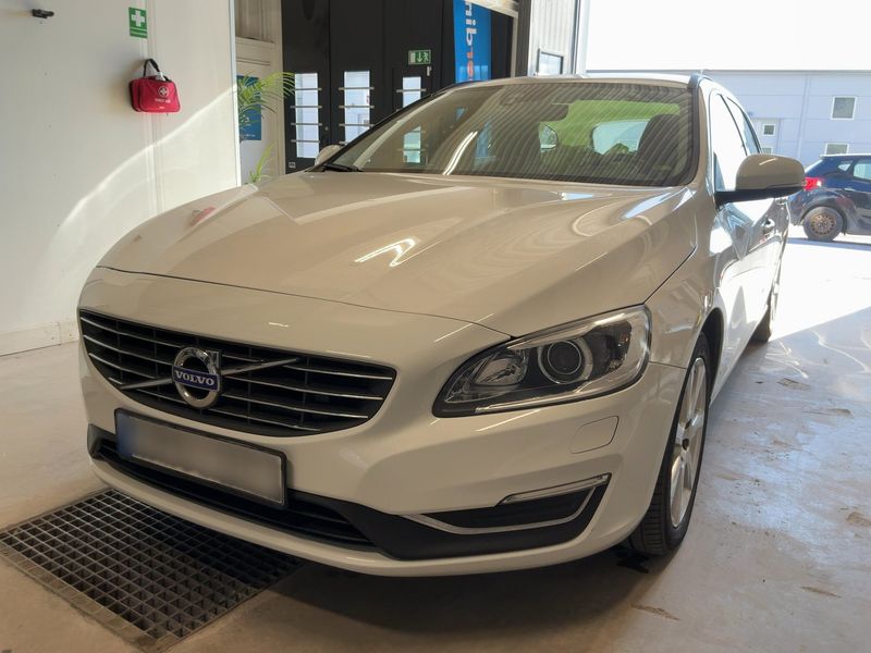 Volvo V60 2.0 D3 Momentum 2018 – снимка 1