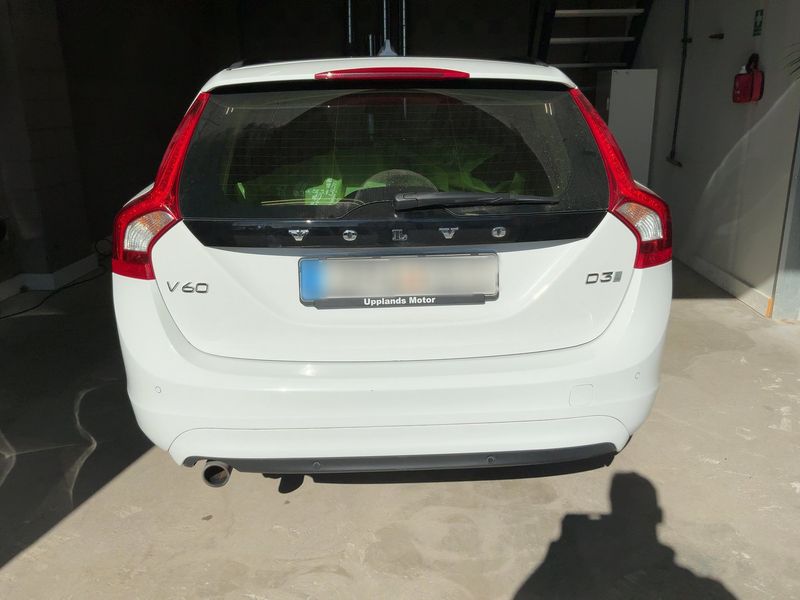 Volvo V60 2.0 D3 Momentum 2018 – снимка 7