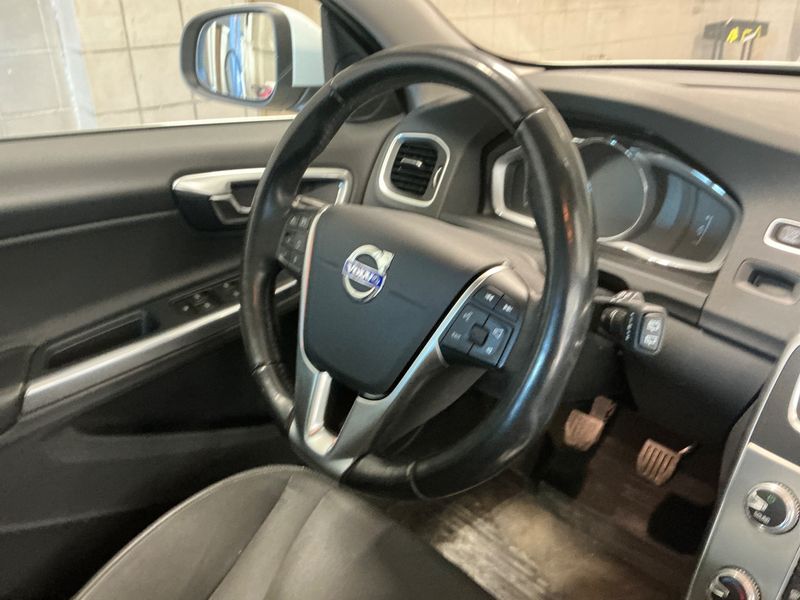 Volvo V60 2.0 D3 Momentum 2018 – снимка 25