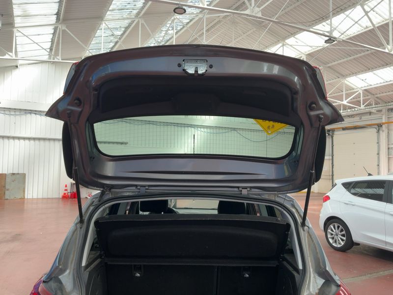 Opel Corsa 1.4 B-Color 2017 – снимка 15