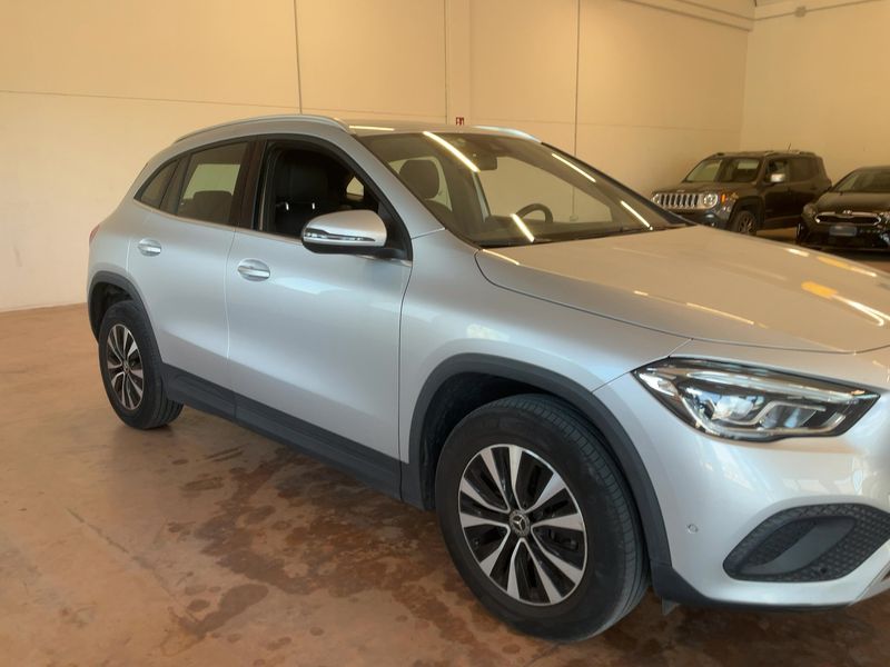 Mercedes-Benz GLA-Klasse GLA 200 d Style 2022 – снимка 12