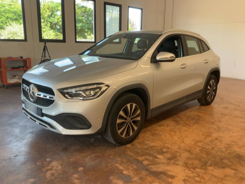 Mercedes-Benz GLA-Klasse GLA 200 d Style 2022 – снимка 1