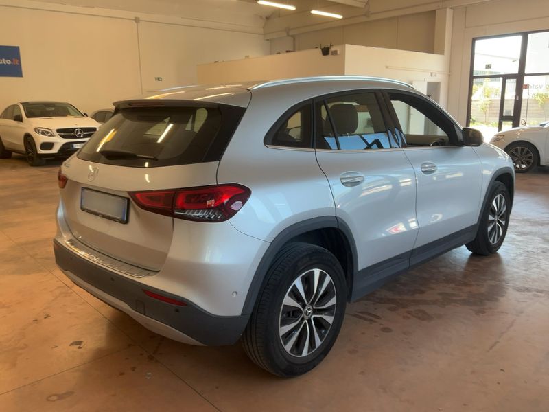 Mercedes-Benz GLA-Klasse GLA 200 d Style 2022 – снимка 8