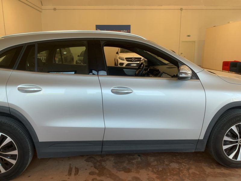 Mercedes-Benz GLA-Klasse GLA 200 d Style 2022 – снимка 10