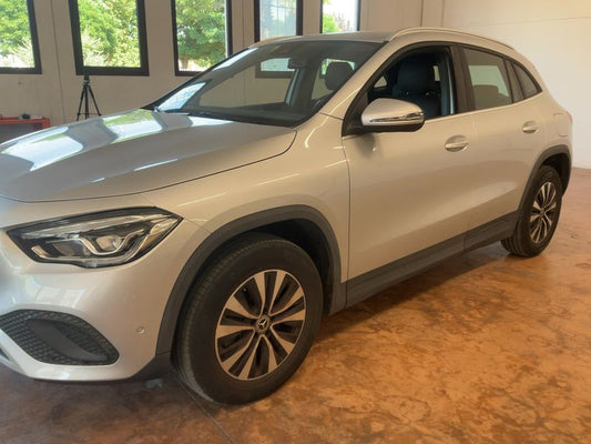 Mercedes-Benz GLA-Klasse GLA 200 d Style 2022 – снимка 2