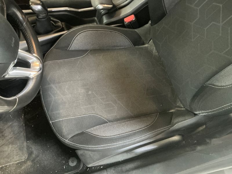 Peugeot 2008 1.2 VTi Style 2017 – снимка 23