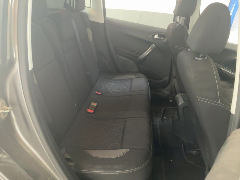 Peugeot 2008 1.2 VTi Style 2017 – снимка 19