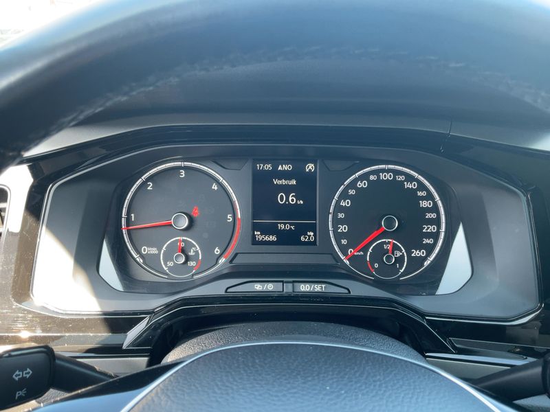 Volkswagen Polo 1.6 TDI Comfortline 2018 – снимка 18