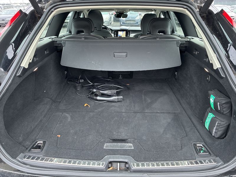 Volvo V90 2.0 T6 Plug-in Hybrid Inscription Expression AWD 2021 – снимка 9