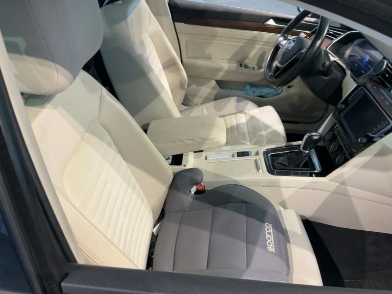 Volkswagen Passat 2.0 TDI Highline BlueMotion Tech 2015 – снимка 17