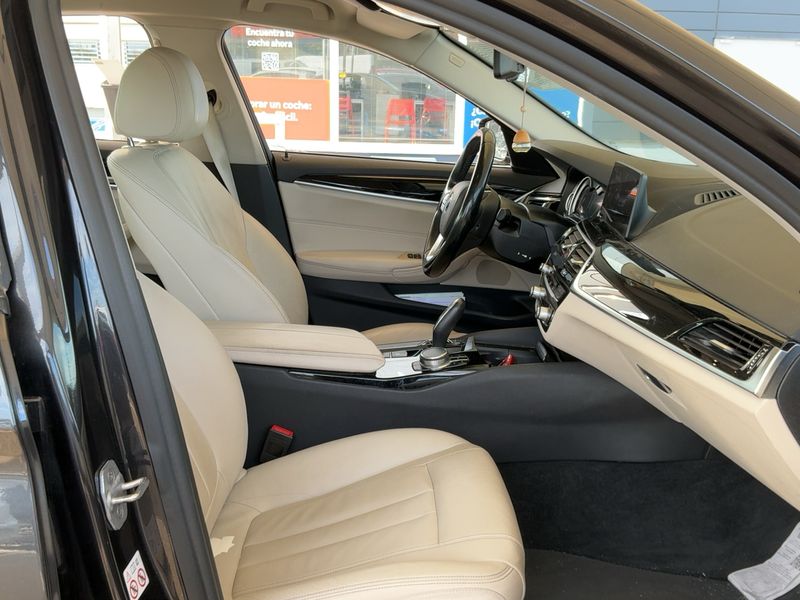 BMW 5er 520i 2019 – снимка 16