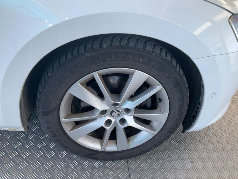Skoda Superb 2.0 TDI SportLine 4x4 2017 – снимка 11