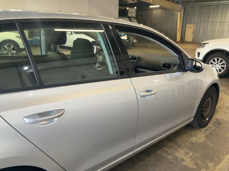 Volkswagen Golf VI 1.6 TDI Trendline BlueMotion Tech 2011 – снимка 7