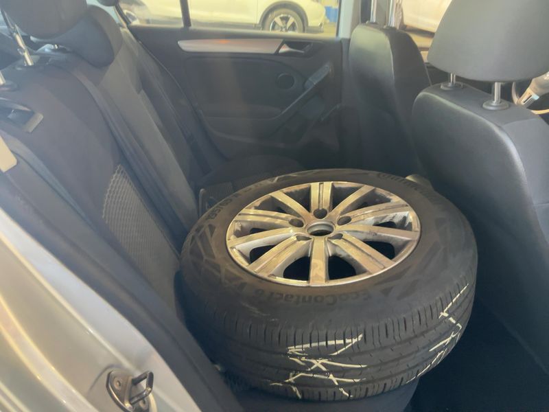 Volkswagen Golf VI 1.6 TDI Trendline BlueMotion Tech 2011 – снимка 14