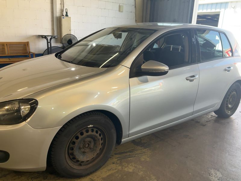 Volkswagen Golf VI 1.6 TDI Trendline BlueMotion Tech 2011 – снимка 2