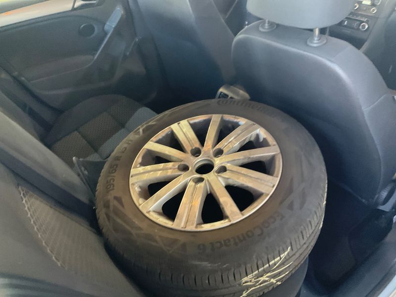 Volkswagen Golf VI 1.6 TDI Trendline BlueMotion Tech 2011 – снимка 21
