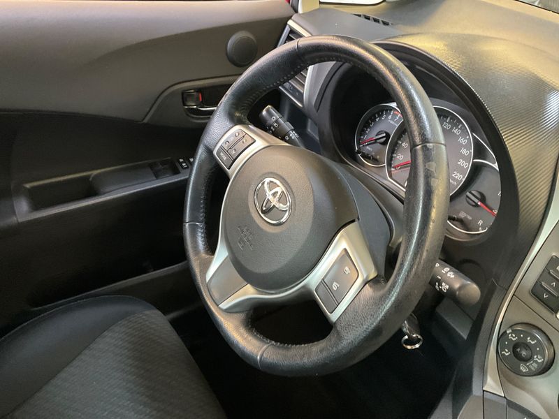 Toyota Verso-S 1.33 Dual VVT-i Life 2011 – снимка 32
