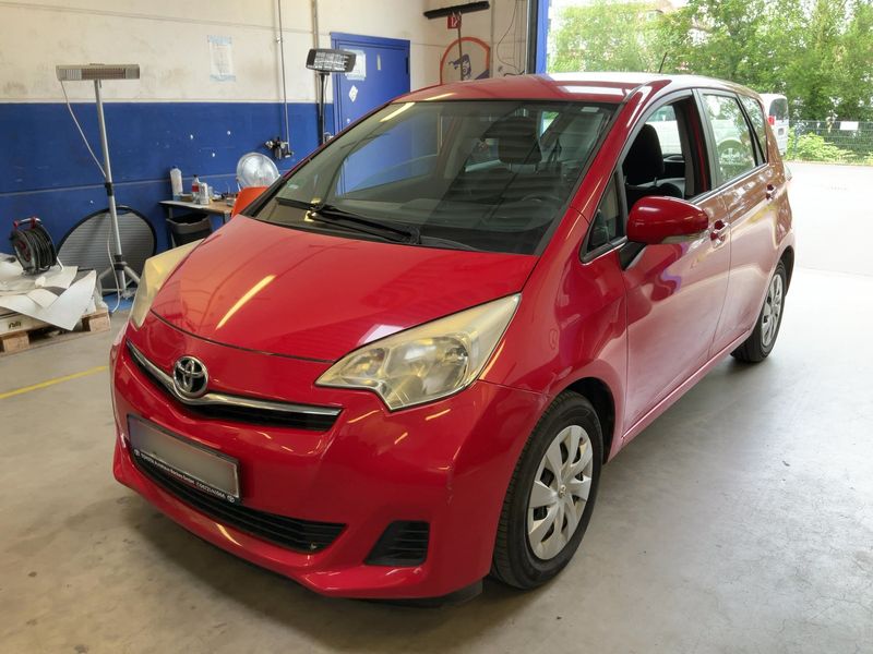 Toyota Verso-S 1.33 Dual VVT-i Life 2011 – снимка 1