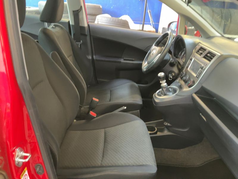 Toyota Verso-S 1.33 Dual VVT-i Life 2011 – снимка 17