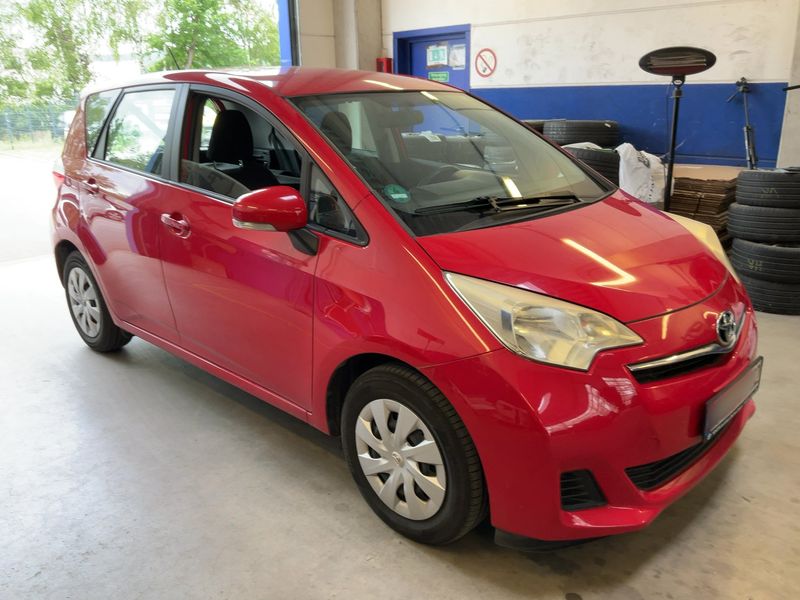 Toyota Verso-S 1.33 Dual VVT-i Life 2011 – снимка 12