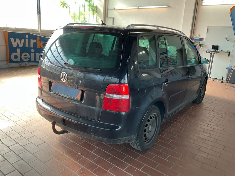 Volkswagen Touran 2.0 TDI Highline 2006 – снимка 2