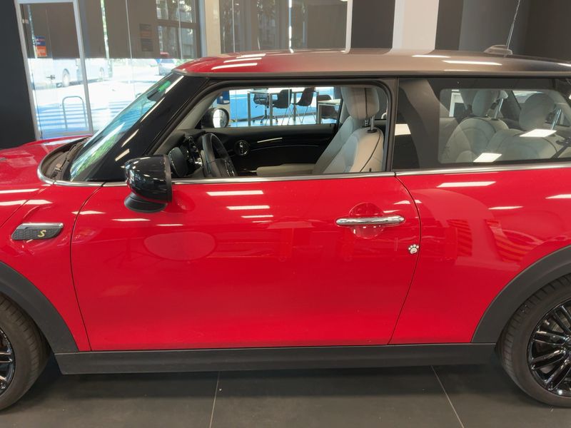 MINI Cooper SE Essential Trim 2023 – снимка 4