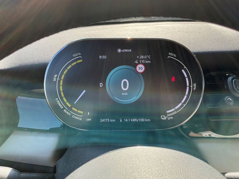 MINI Cooper SE Essential Trim 2023 – снимка 18