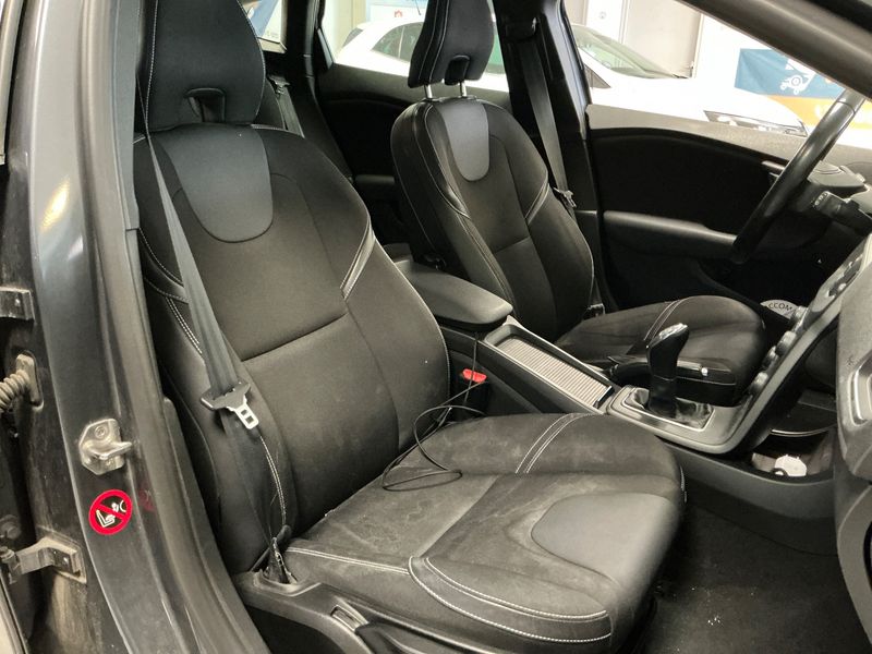 Volvo V40 1.6 D2 Momentum 2014 – снимка 16