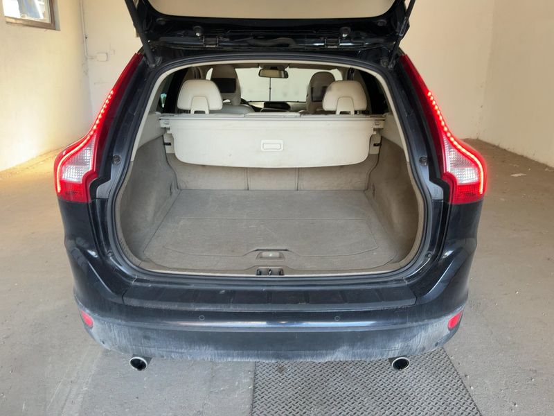 Volvo XC60 2.4 D5 Summum AWD 2010 – снимка 16