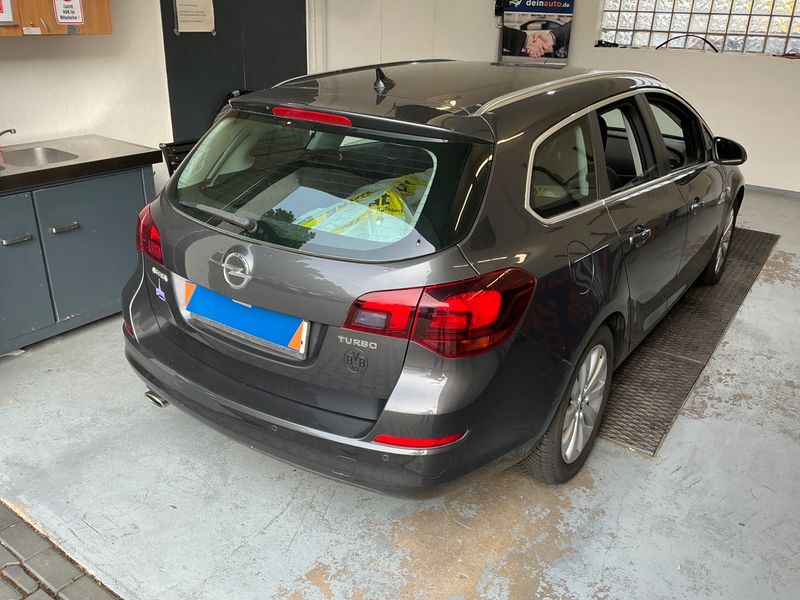Opel Astra 1.4 Turbo Innovation 2011 – снимка 2
