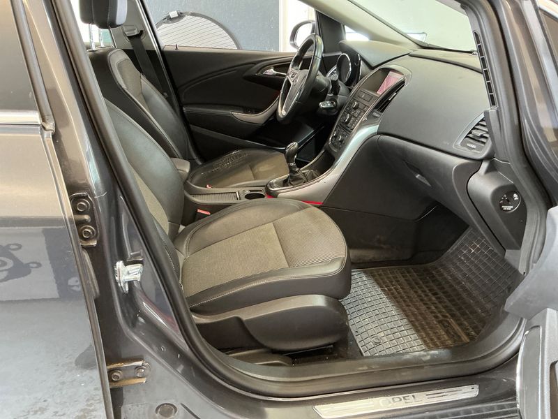 Opel Astra 1.4 Turbo Innovation 2011 – снимка 3