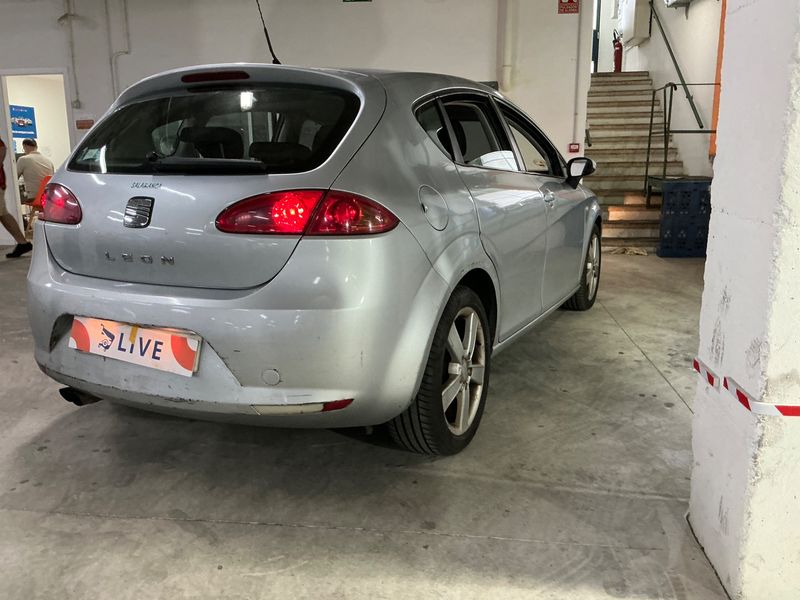 Seat Leon 2.0 TDI Stylance / Style 2005 – снимка 2