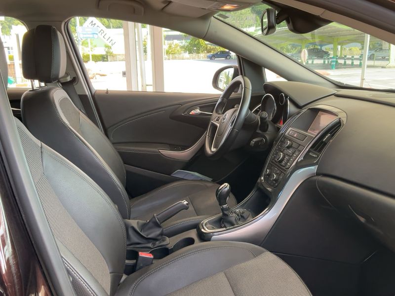 Opel Astra 1.7 CDTI Excellence 2013 – снимка 16