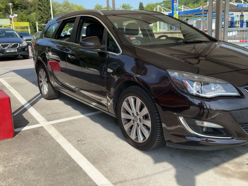 Opel Astra 1.7 CDTI Excellence 2013 – снимка 12
